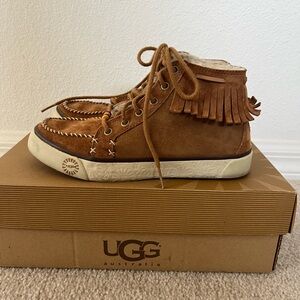 UGG Ariani Moccasin. Size. 5.5